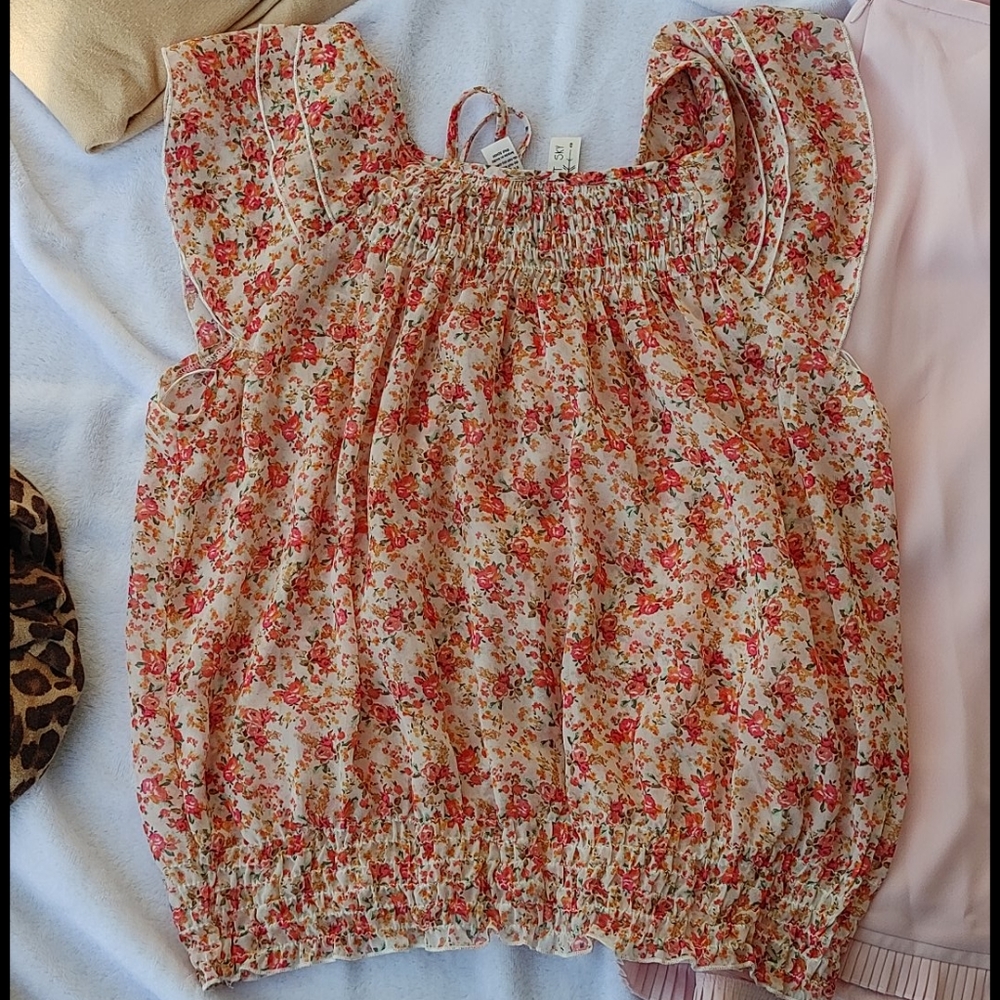 Floral Top - Picture 3 of 3